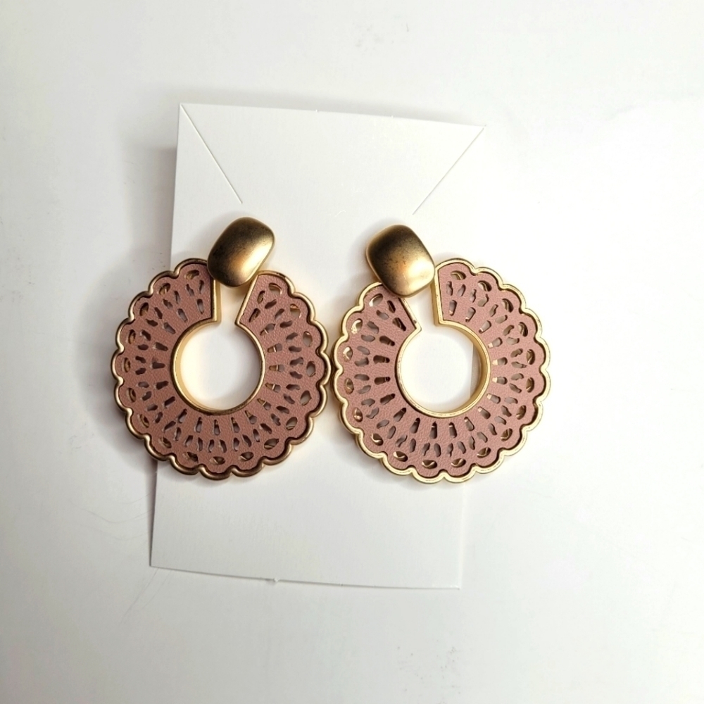 Taupe Mauve with Gold-Tone Trim Filigree Hoop Lobe Earrings
